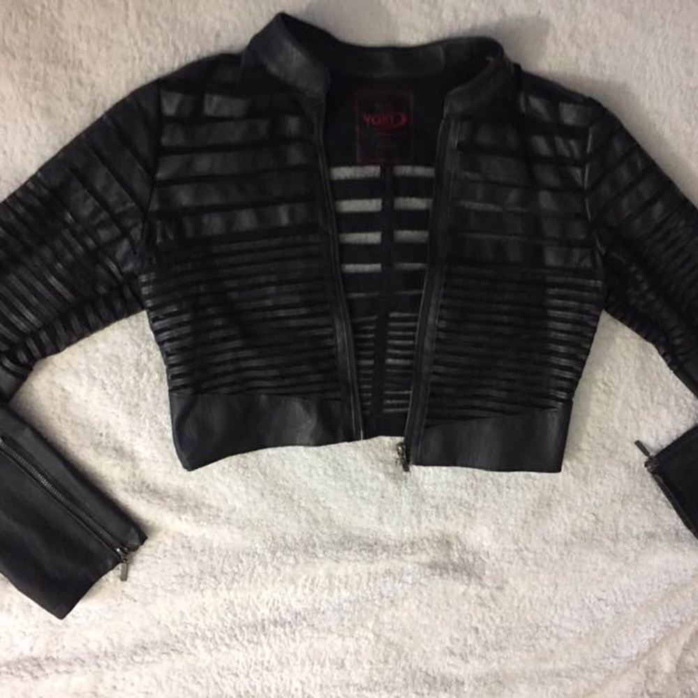 Beautiful cropped faux leather jacket